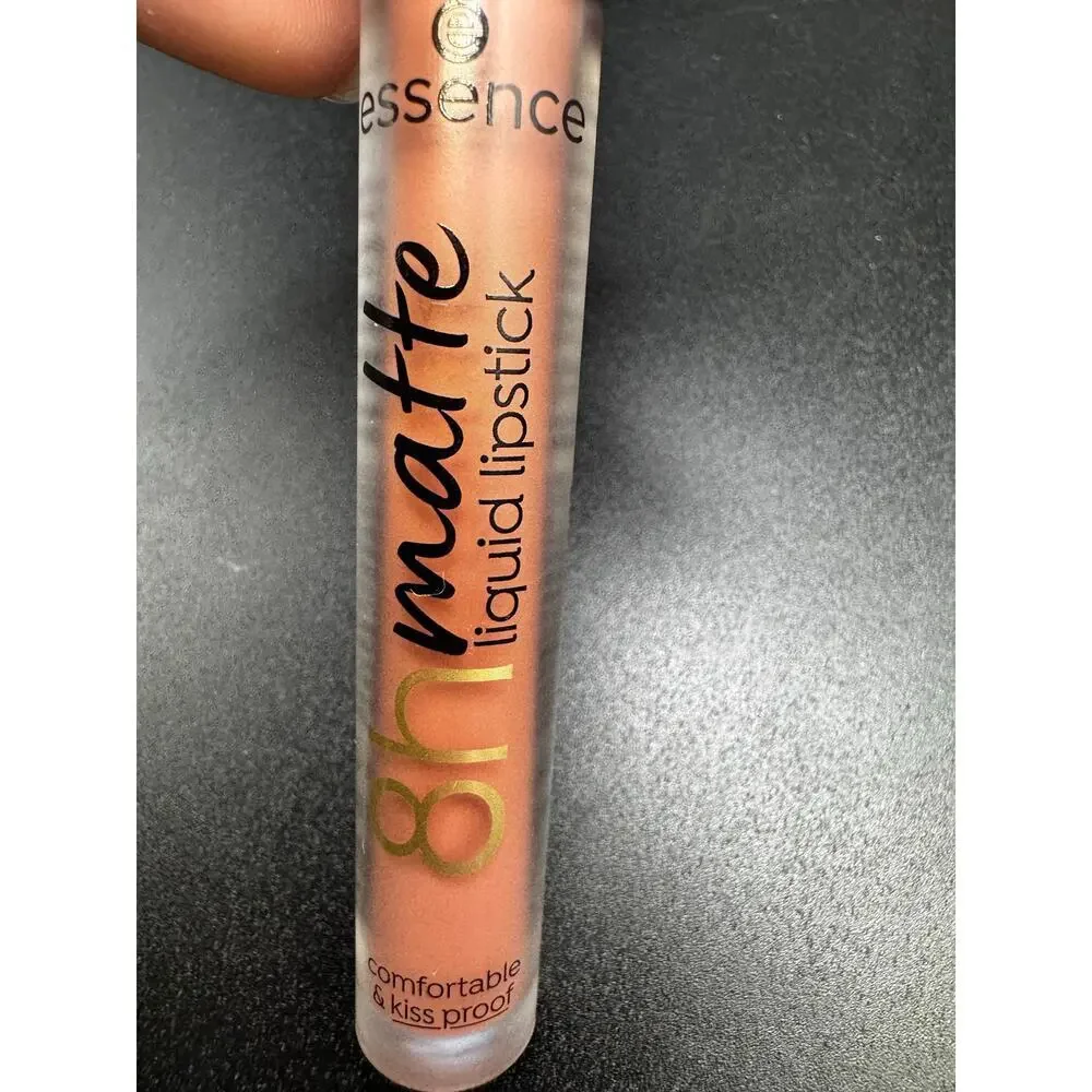 NWT Essence 8 hour matte liquid lipstick shade silky hazelnut